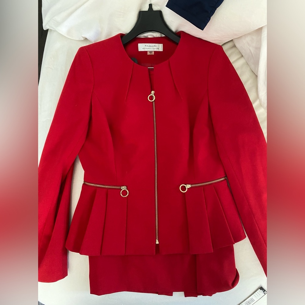 Elie Tahari two piece suit